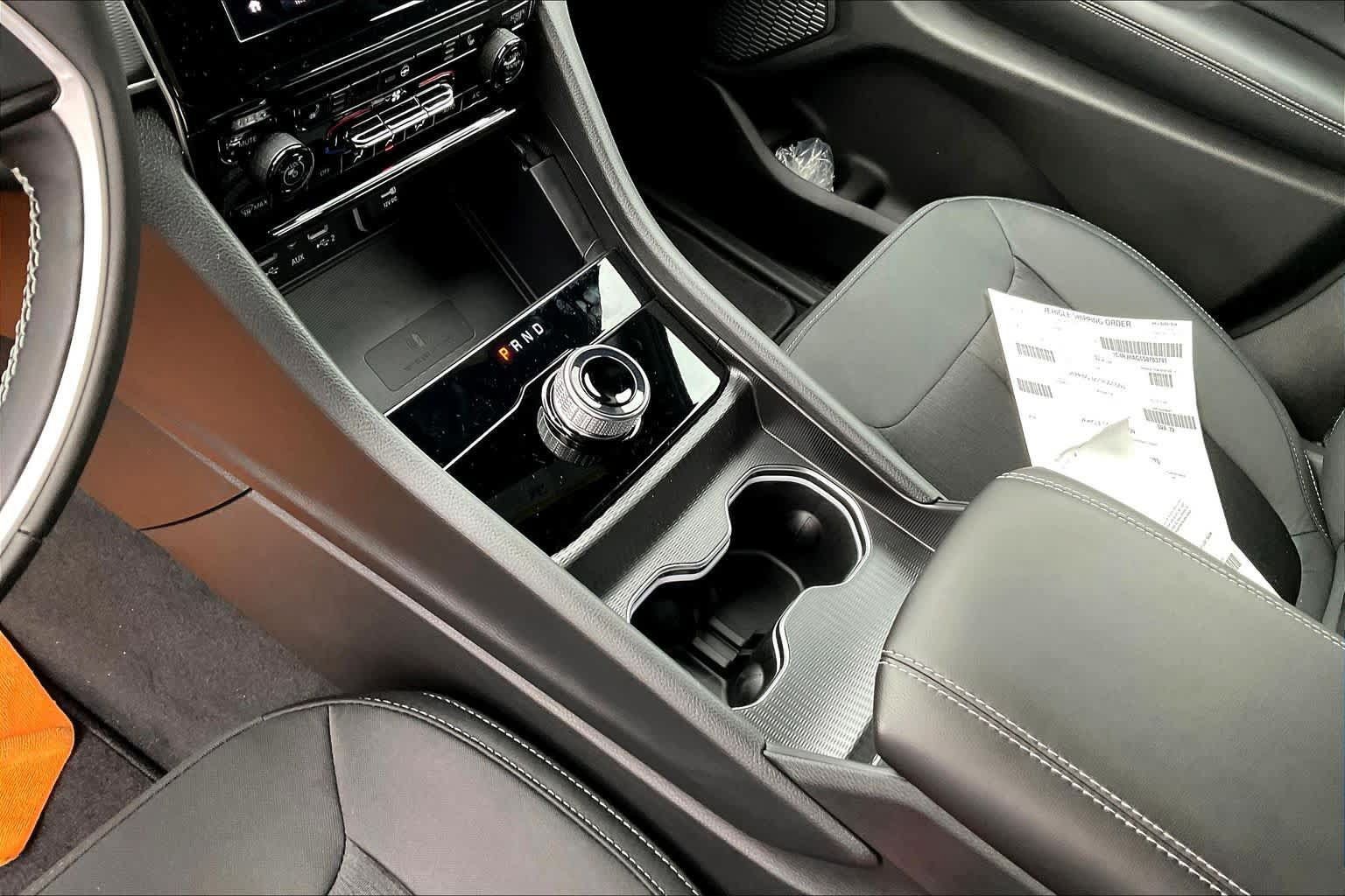 New 2025 Jeep Grand Cherokee Laredo X w/ Luxury Tech Group I AWD/4WD image 7