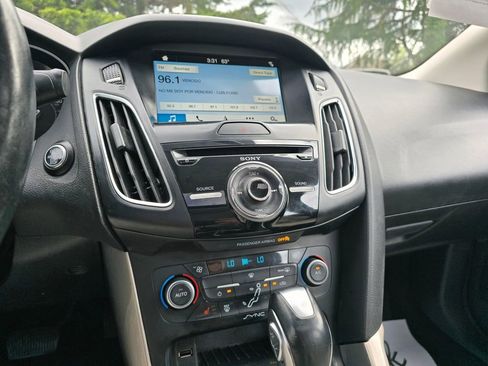 Used 2018 Ford Focus Titanium FWD image 19