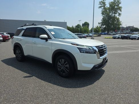Used 2024 Nissan Pathfinder SV w/ Lighting Package (N92) AWD/4WD image 3
