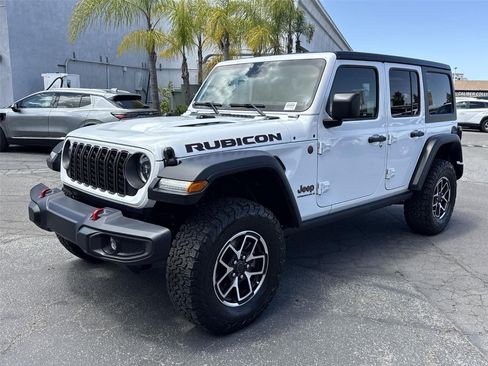 Used 2025 Jeep Wrangler Unlimited Rubicon AWD/4WD image 7