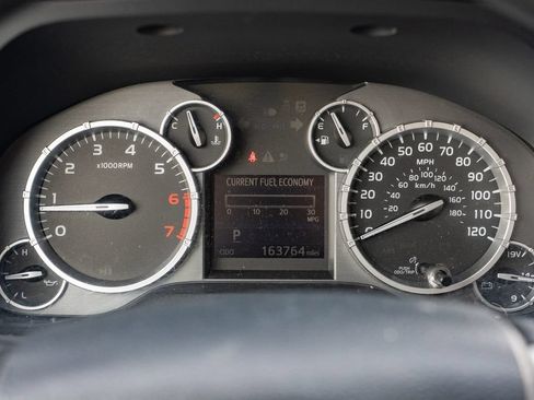 Used 2014 Toyota Tundra SR5 w/ SR5 Upgrade Package AWD/4WD image 18