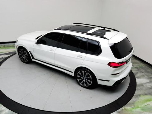 Used 2020 BMW X7 M50i w/ Dynamic Handling Package AWD/4WD image 37