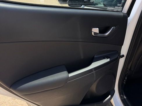Used 2022 Hyundai Kona Limited FWD image 8