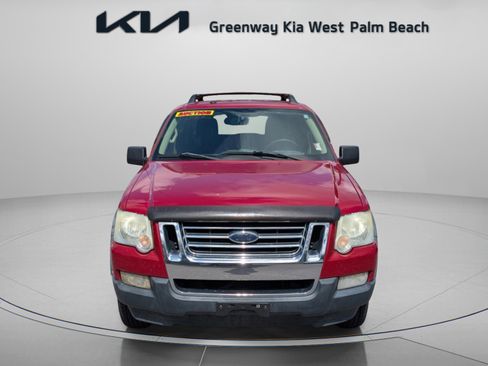 Used 2010 Ford Explorer Sport Trac XLT image 2