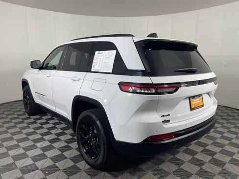Certified 2025 Jeep Grand Cherokee Altitude AWD/4WD image 2