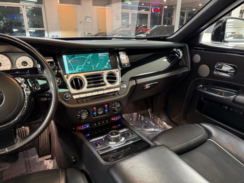 Used 2016 Rolls-Royce Ghost RWD image 13