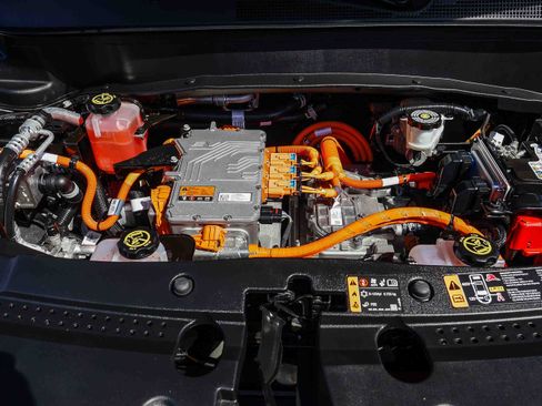 Used 2022 Chevrolet Bolt EUV LT w/ Convenience Package image 24