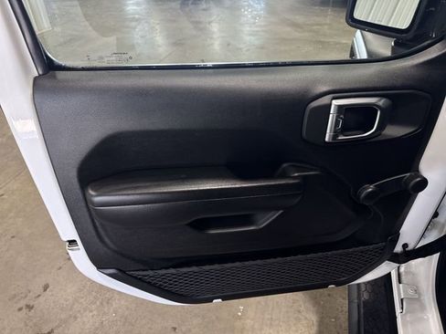 Used 2021 Jeep Wrangler Sport AWD/4WD image 19