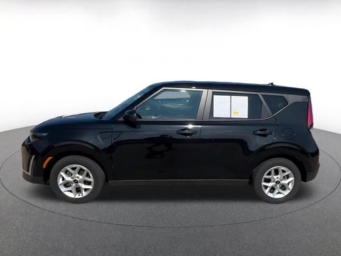 Used 2025 Kia Soul LX w/ LX Technology Package FWD image 9