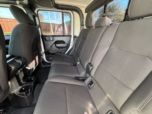 Used 2023 Jeep Gladiator Sport image 27