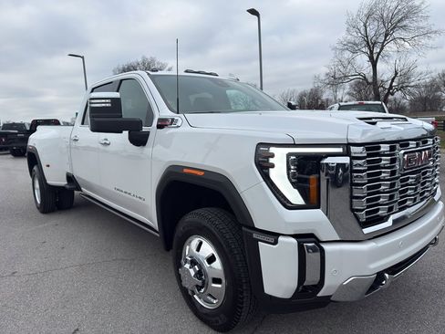 Used 2024 GMC Sierra 3500 Denali w/ Denali Reserve Package image 3