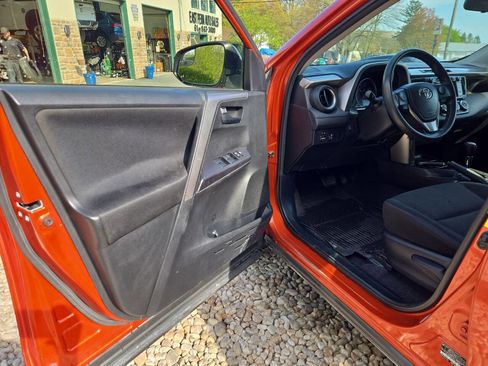 Used 2016 Toyota RAV4 LE AWD/4WD image 16