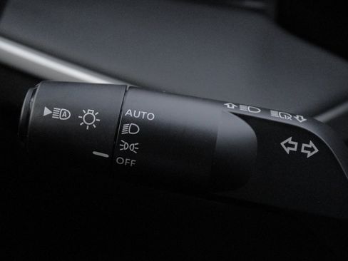 Certified 2025 Nissan Kicks S image 31