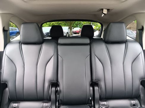 Used 2023 Acura MDX SH-AWD image 15