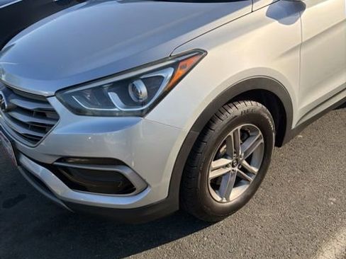 Used 2017 Hyundai Santa Fe Sport FWD image 2