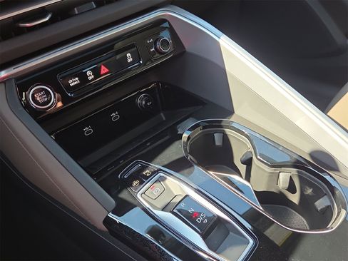 Certified 2025 Audi Q5 Premium Plus image 22