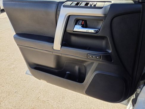 Used 2017 Toyota 4Runner Limited AWD/4WD image 25