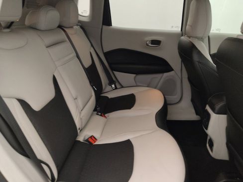 Used 2019 Jeep Compass Latitude FWD image 19