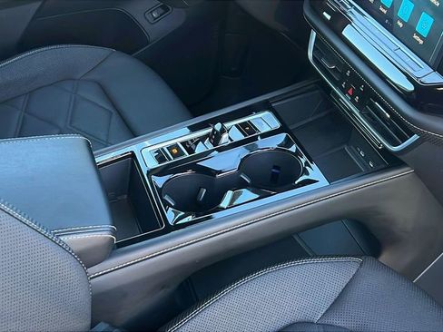 Used 2024 Volkswagen Atlas Cross Sport SE image 13