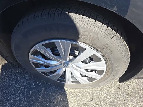 Used 2020 Toyota Camry LE image 6