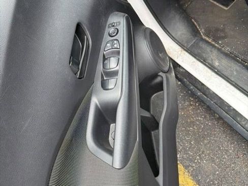 Used 2020 Nissan Kicks S FWD image 14