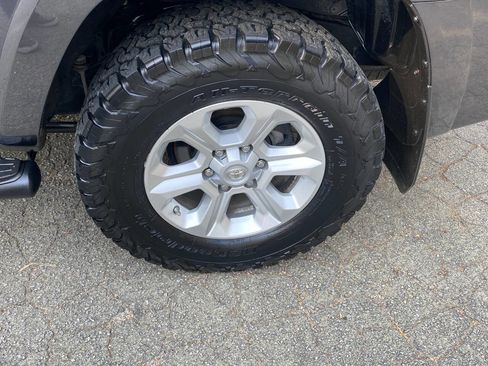 Used 2016 Toyota 4Runner Limited image 9