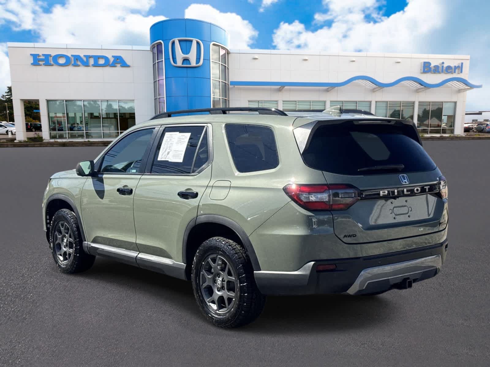 Used 2026 Honda Pilot TrailSport image 3