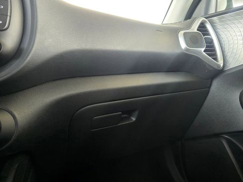 Used 2025 Kia Soul LX FWD image 28