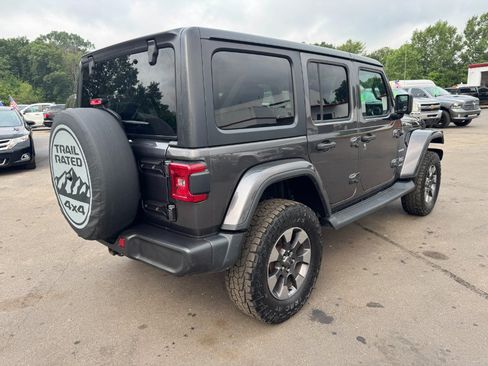 Used 2018 Jeep Wrangler Unlimited Sahara w/ Uconnect 4C Nav & Sound Group AWD/4WD image 5