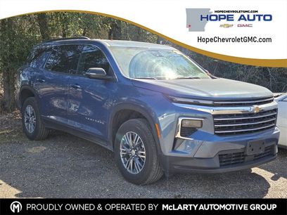 Used 2025 Chevrolet Traverse LT
