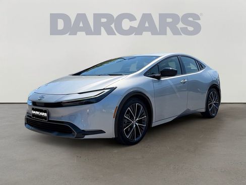 Used 2023 Toyota Prius XLE FWD image 2