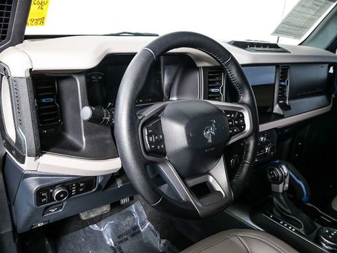 Used 2023 Ford Bronco Wildtrak image 6