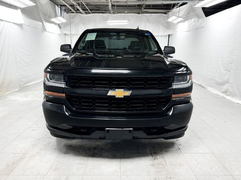 Used 2018 Chevrolet Silverado 1500 Custom w/ Custom Value Package image 2