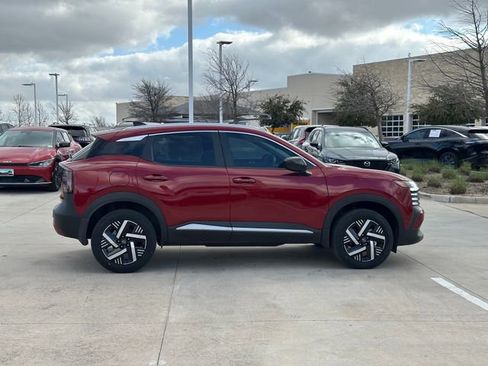 Used 2026 Nissan Kicks SV w/ SV Premium Package image 4