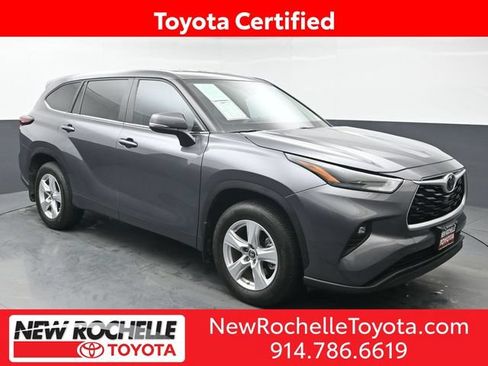 Certified 2024 Toyota Highlander LE AWD/4WD image 1