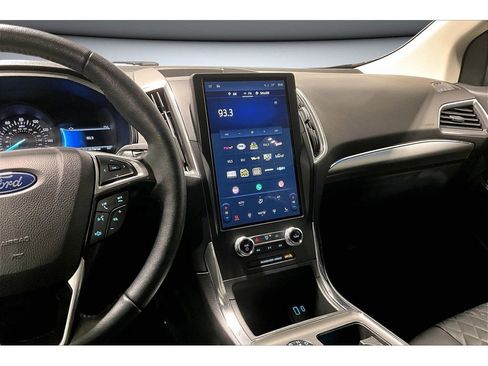 Used 2024 Ford Edge Titanium image 8