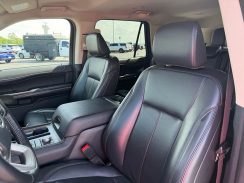Used 2024 Ford Expedition XLT AWD/4WD image 14