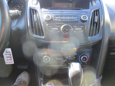 Used 2015 Ford Focus SE w/ SE Sport Package image 15