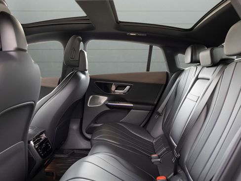 Used 2023 Mercedes-Benz EQE 350+ 4MATIC Sedan image 52