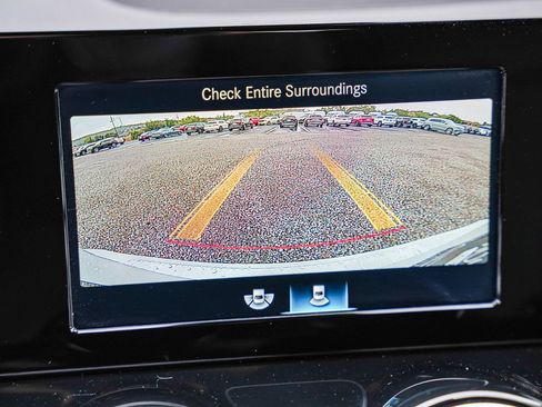 Used 2021 Mercedes-Benz GLB 250 4MATIC image 23