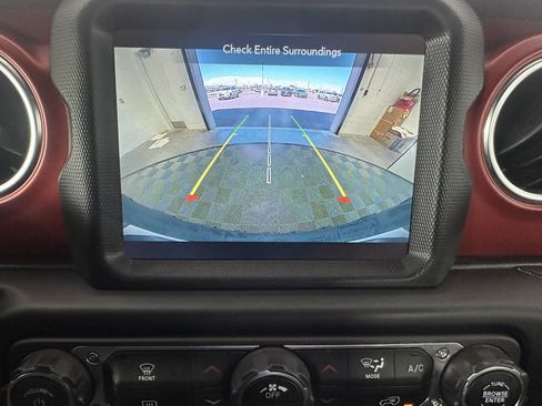 Used 2023 Jeep Wrangler Unlimited Rubicon AWD/4WD image 21