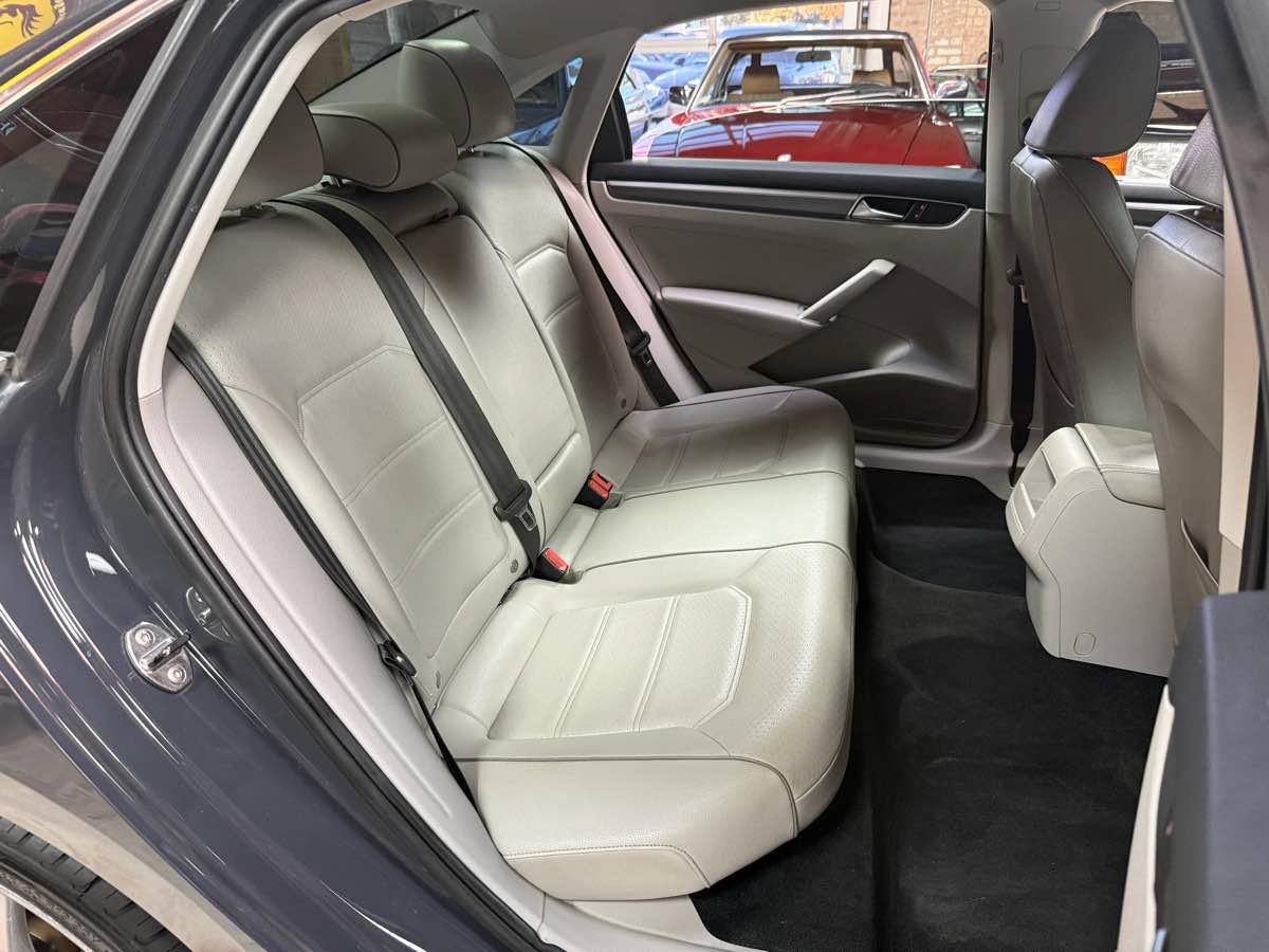 Used 2017 Volkswagen Passat 1.8T R-Line FWD image 26