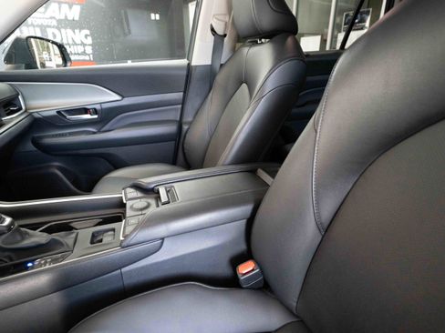 Used 2024 Toyota Grand Highlander XLE AWD/4WD image 10