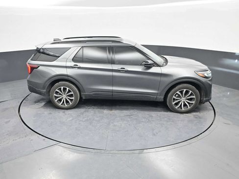 Used 2025 Ford Explorer ST-Line image 34