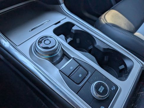 Used 2022 Ford Explorer XLT w/ Equipment Group 202A image 18