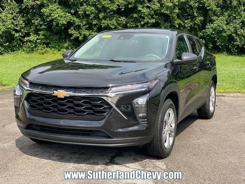 Used 2024 Chevrolet Trax LS FWD image 3