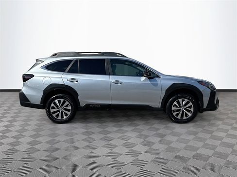 Used 2024 Subaru Outback Premium image 5