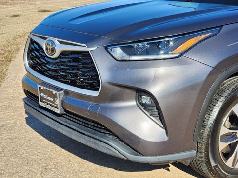 Used 2021 Toyota Highlander XLE image 10