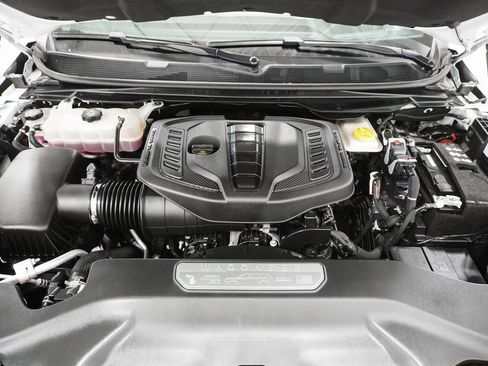 Used 2024 Jeep Wagoneer Series III w/ Flexible Seating Group image 10