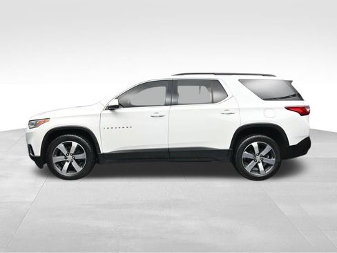 Used 2021 Chevrolet Traverse LT w/ LT Premium Package FWD image 2